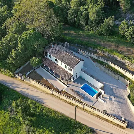 Kristina Istra Сasa de vacaciones Dolenja Vas